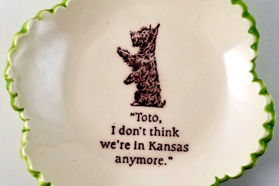 Tiny Plate Toto I Don't Think We're in Kansas Anymore
